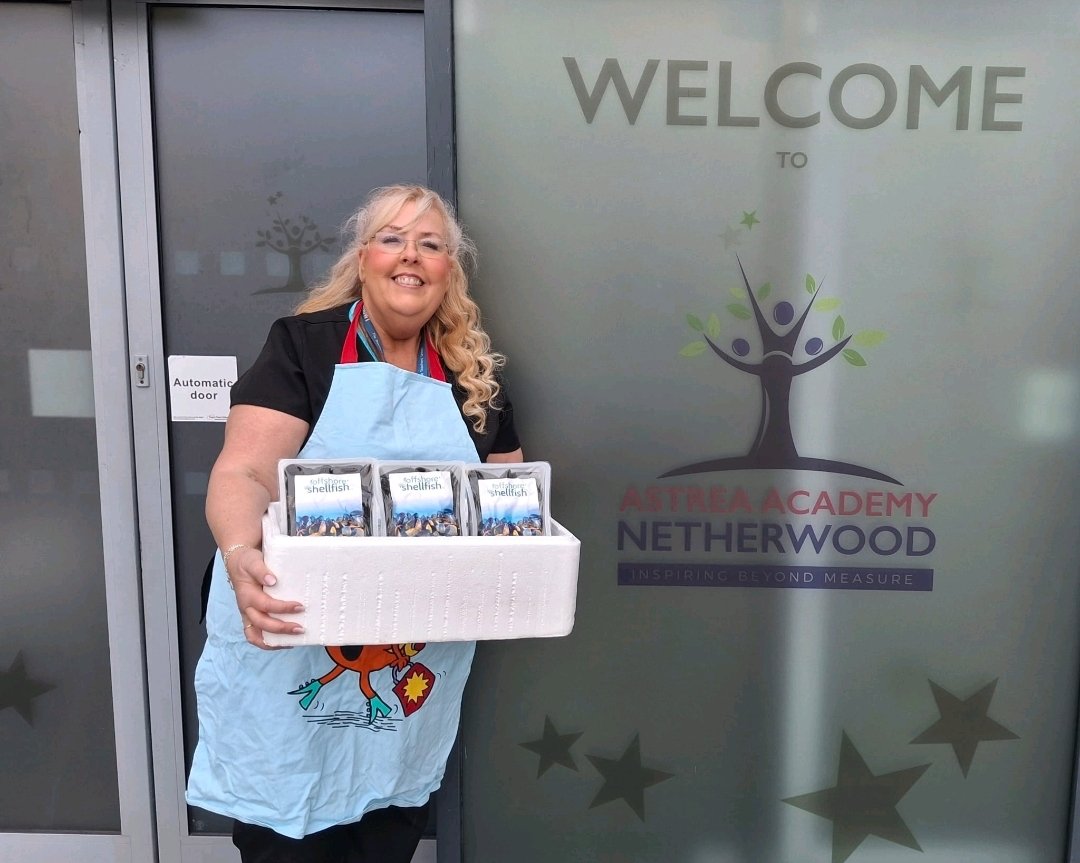 AANetherwood's tweet photo. We have received 8KG @OffshoreShell rope grown mussels. @MissWilson5419 can't wait to cook some delicious dishes with students, share the health benefits &amp; for students to develop a new skill and understand sustainability @FoodTCentre @FishmongersCo #WeAreAstrea #BarnsleyIsBrill https://t.co/iKGLfL7a8L