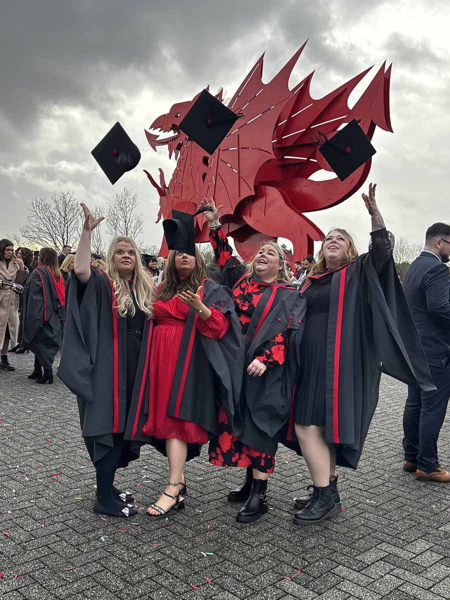 catr1njad3's tweet photo. The best day graduating with my girls @kathrynward13 @_KatBridgeman &carly #usw #graduationday #wedoneit https://t.co/K2OmrdjxUH
