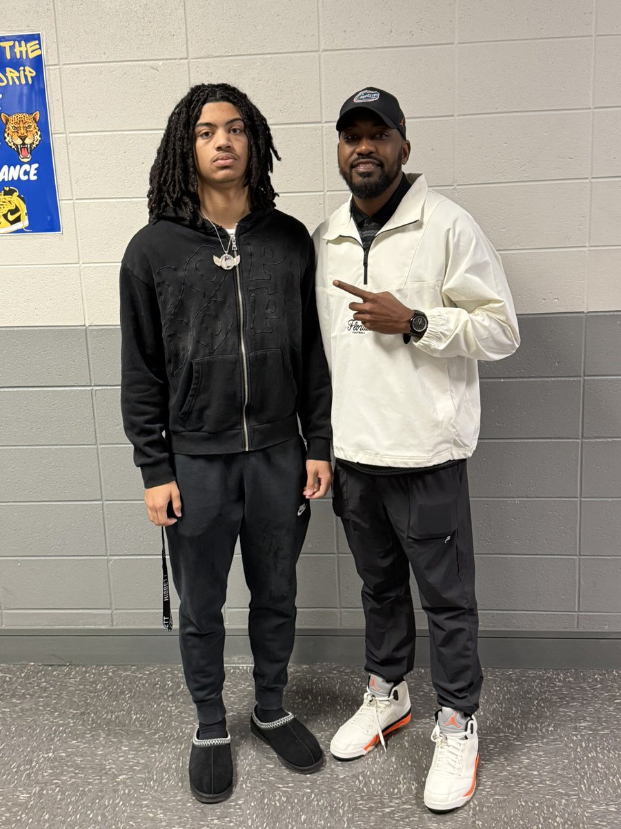 DariusBurwell's tweet image. Had a great conversation with @_CoachLucas Thank you for stopping by @JemisonJags #Gatornation #Gatorsfb🐊