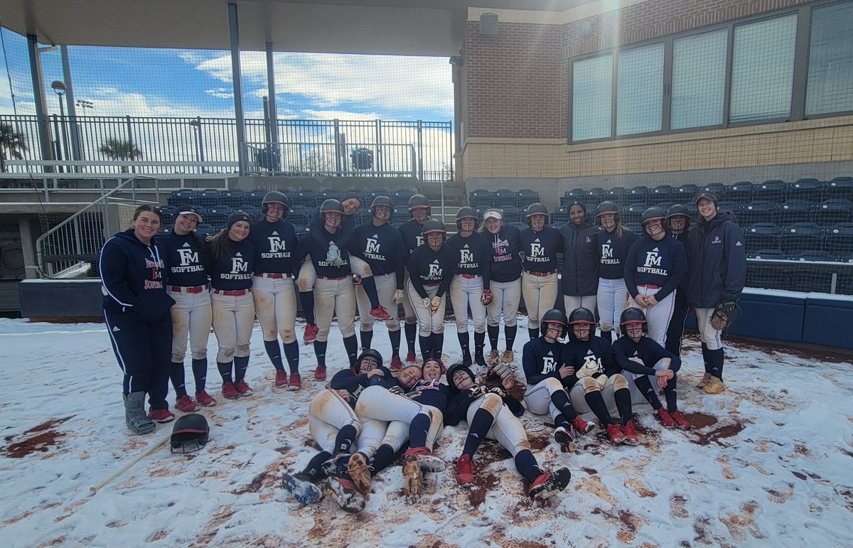 Snow in South Carolina ... who knew? But don't worry, we still got that work in! They worked on their throwing technique... by throwing snowballs at me... Game Day is almost here!  #SwampEm #SnowPats
