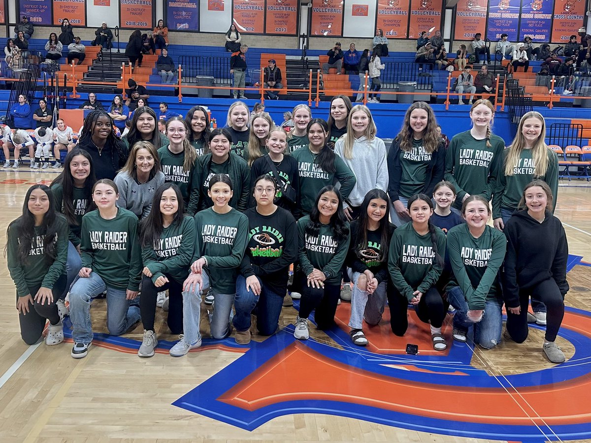 We had the best time with <a href="/centralcathoops/">centralcathoops</a> on Tuesday for Middle School Night! Thank you for having us! 🎉🤍🏀
