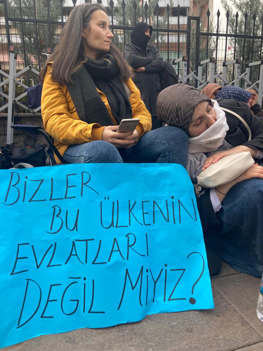 Levent Kuruoğlu (@leventkuruoglu) on Twitter photo Öğretmen mülakatlarının mağdurları ve mağrurları var. Günler, haftalar ve aylar geçti. Ne mağduriyet ortadan kalktı ne de yapılan haksızlık apaçık ortadayken mağrurlar mesuliyetlerini kabul etti.
Merak ediyorum
Sn <a href="/Yusuf__Tekin/">Yusuf Tekin</a>, mülakat inadınızla elinize ne geçti.
Aşağıdaki Öğretmen mülakatlarının mağdurları ve mağrurları var. Günler, haftalar ve aylar geçti. Ne mağduriyet ortadan kalktı ne de yapılan haksızlık apaçık ortadayken mağrurlar mesuliyetlerini kabul etti.
Merak ediyorum
Sn <a href="/Yusuf__Tekin/">Yusuf Tekin</a>, mülakat inadınızla elinize ne geçti.
Aşağıdaki