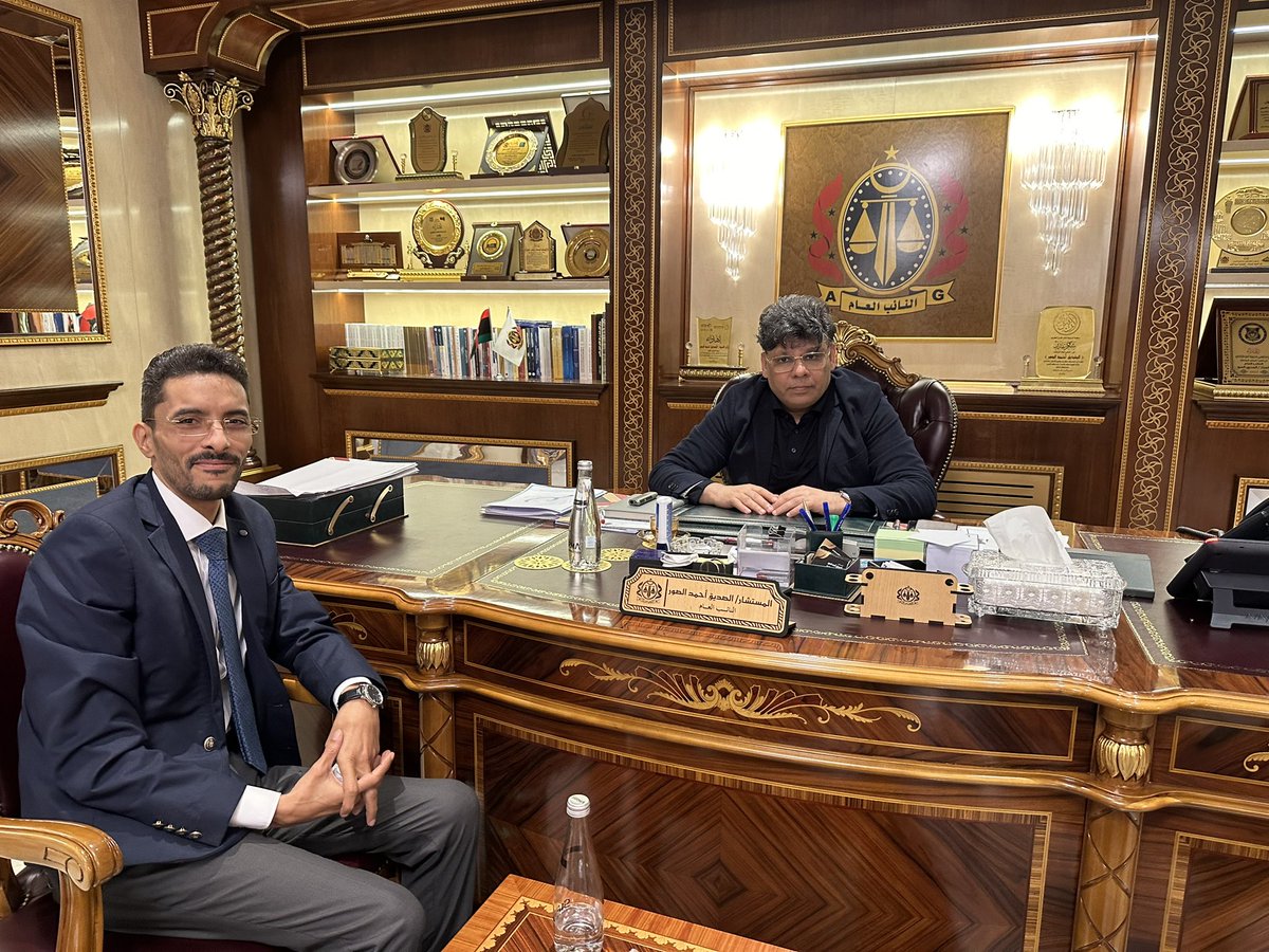 Ahmedhkhamzagm1's tweet photo. عقدت لقاء عمل جديد مع السيد المستشار النائب العام الليبي " الصديق الصور " تناولنا خلاله جهود تعزيز سيادة القانون والعدالة والسبل والوسائل المتاحة لحماية حقوق الإنسان والحريات وضمانات حماية حقوق الضحايا والمتضررين وحق الوصول إلى العدالة وحق ��لتقاضي، وانهاء ظاهرة الاحتجاز التعسفي. https://t.co/rebJBtMUNu