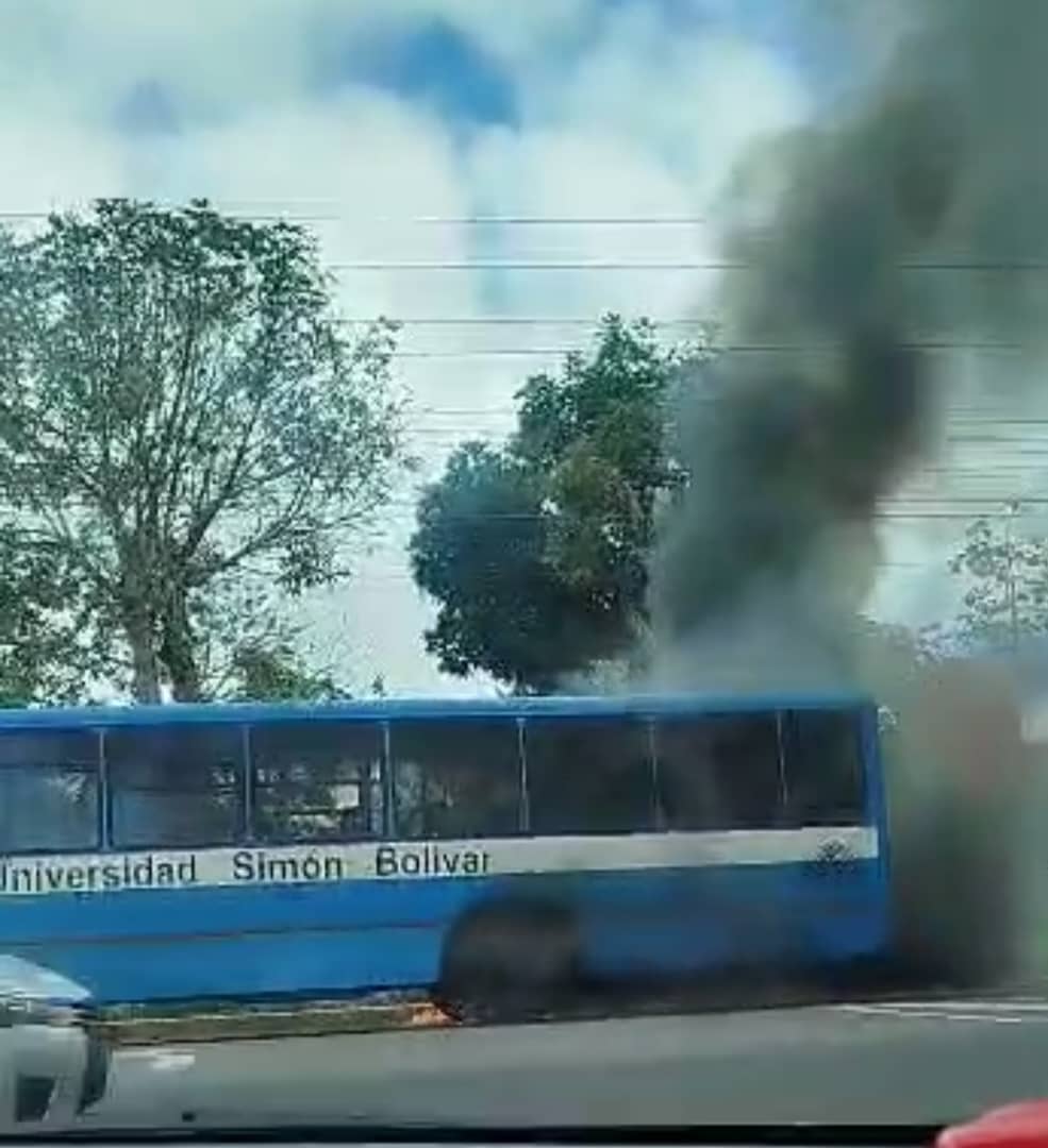 yerfenson1's tweet image. 55 años de aniversario cumplió la USB, sin duda su peor época en manos de unas autoridades impuestas para lavar caras. Mientras algunos visitan y se pasean por una simple foto, la USB, mi casa, el lugar por el que tanto hemos luchando, se cae a pedazos. No es la primera vez que