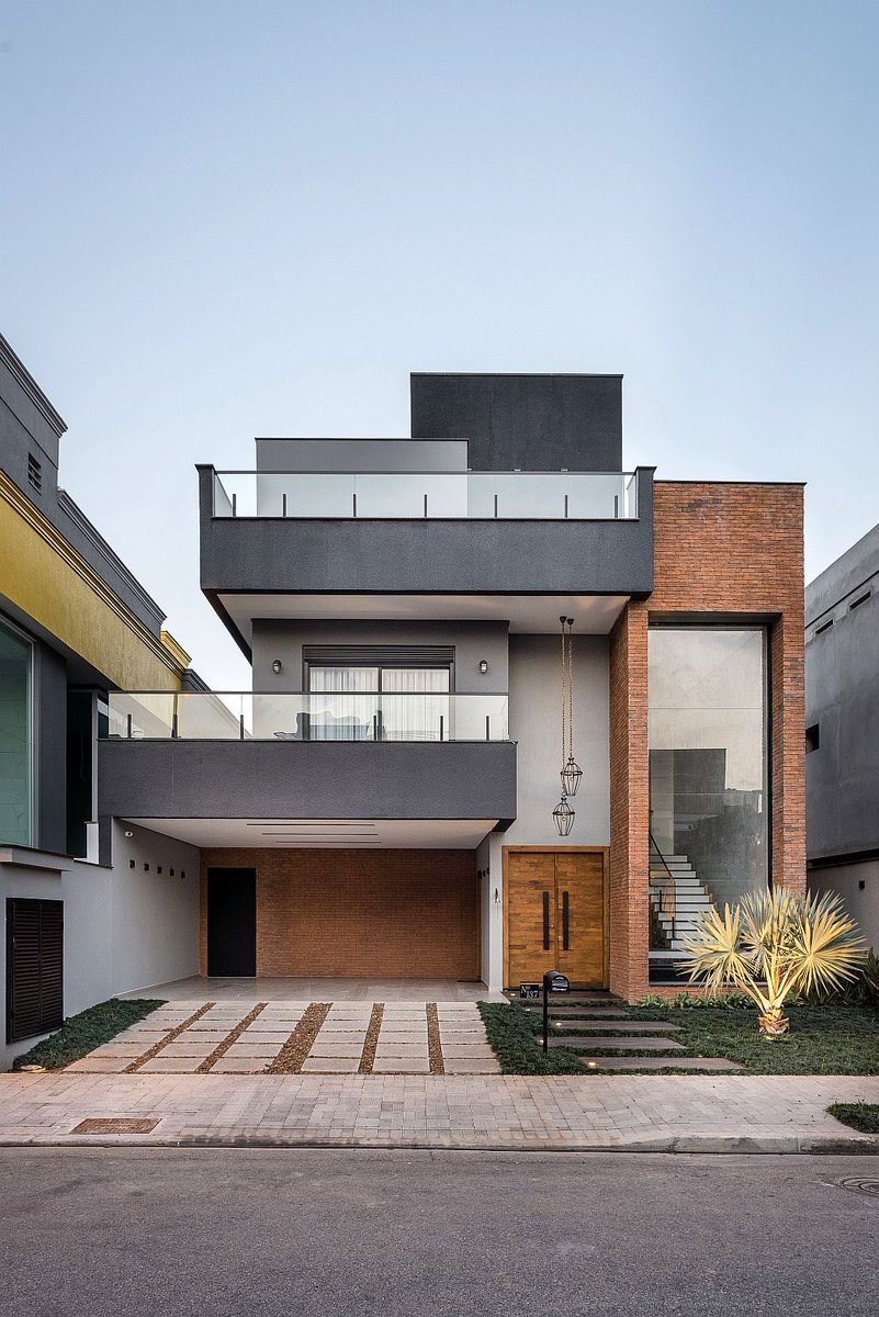 HomeAdore's tweet photo. Two-Story House by PB Arquitetura 

https://t.co/zfu8hiRVZg https://t.co/JY5hMvPJoa