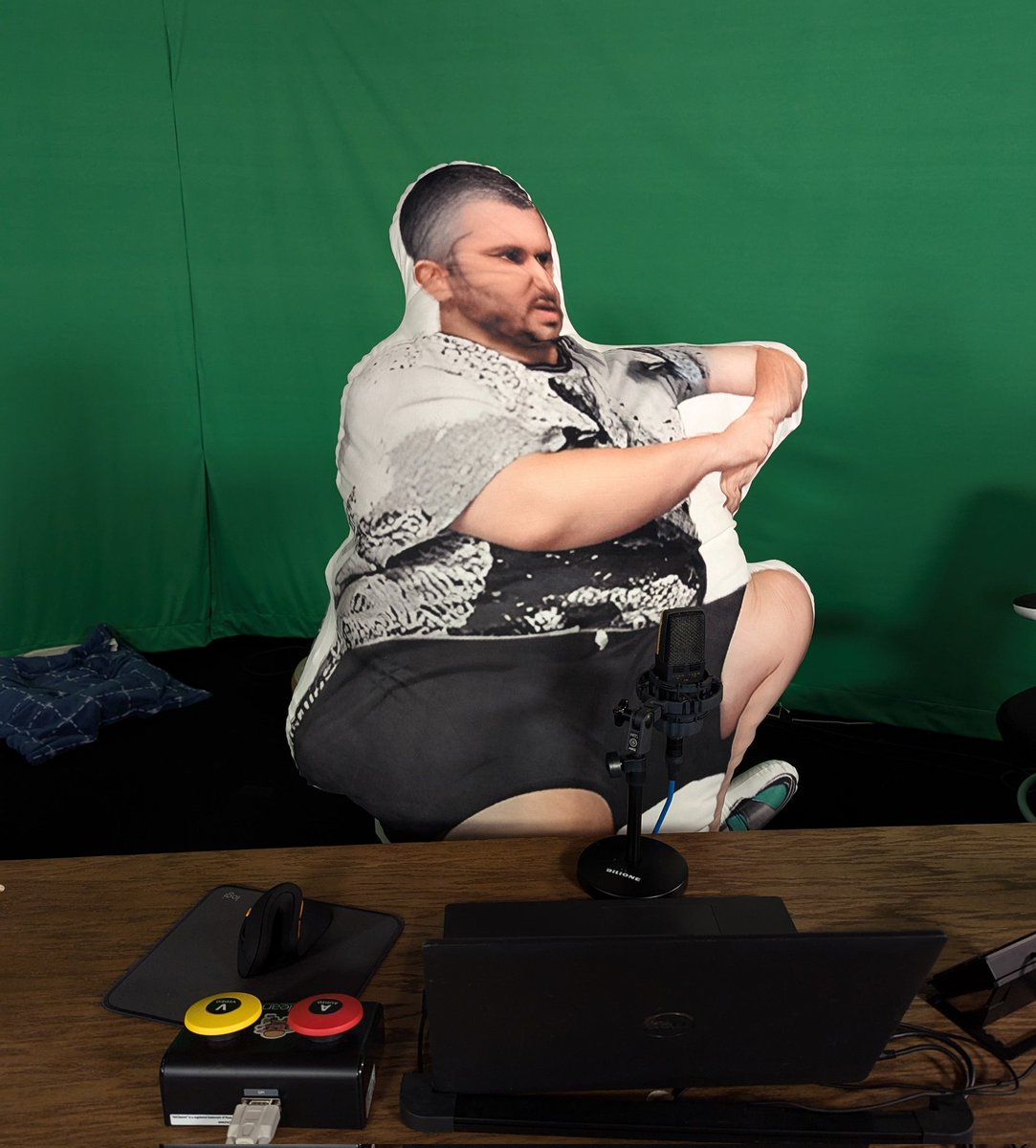 CREW ONLY MEMBERS STREAM IS NOW GOING LIVEEEE!!! 

Watch &amp; Become a member here... youtube.com/live/MXb4YTC4a…