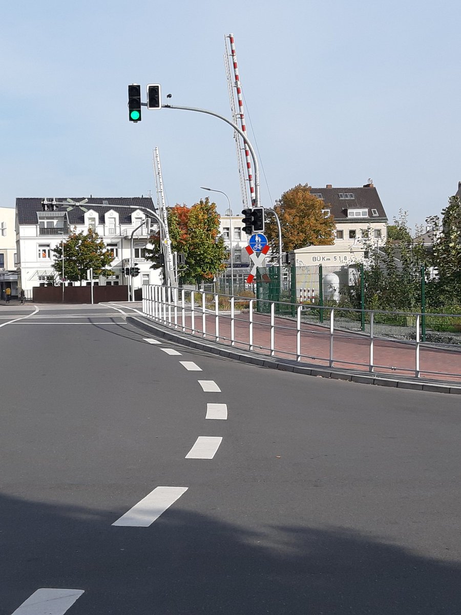 radfahrfriese's tweet photo. @LamimaGC @mainz_de Das ist mein Lieblingsübergang nahe Bahnhof Wilhelmshaven . https://t.co/b93SN0ZJX7