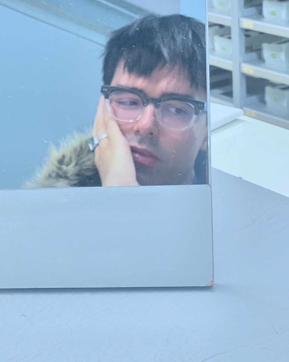 MutandisTv's tweet photo. ¿Maybe no solo profe de la Uni de Valencia si no que Valo return? Who knows https://t.co/7To6zL4GTN