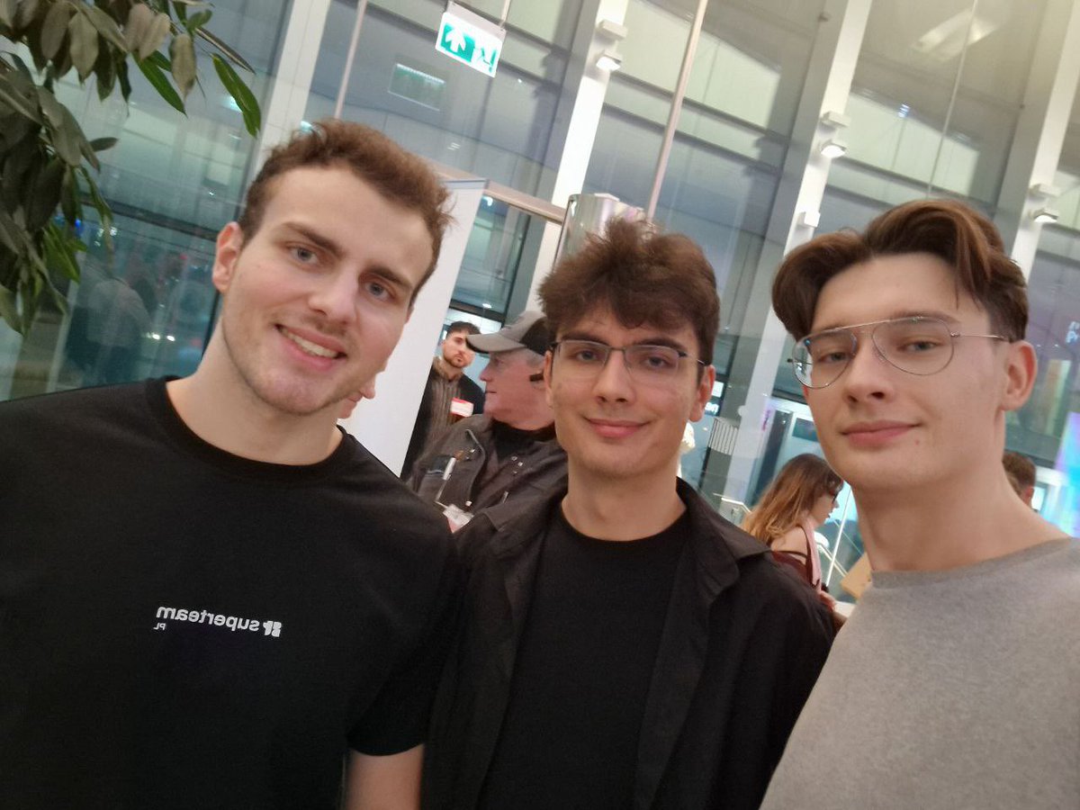 kosmonavt_0032's tweet photo. There was a good evening with Supper team, thank you for the Poland launch party. https://t.co/HrOGDgbqiR