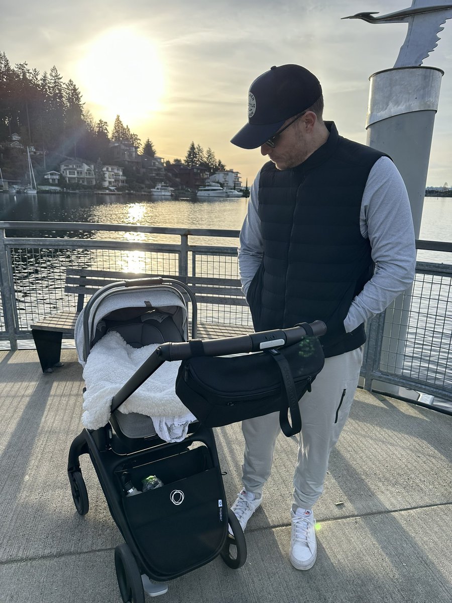ClaireA_Wx's tweet image. 2 weeks with Wren 🤍

Parenthood is no joke! Healing, feeding &amp;amp; sleeping when we can! I feel so fortunate to be surrounding by so much love &amp;amp; support! Couldn’t do it without my amazing husband! Also, my mom who has been with us to help! 

Stay strong Moms! #newbaby #2weeksold