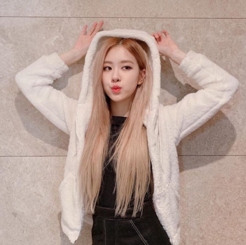 توییت کنید لطفا🤍🫠🫠
ROSÉ AU GALA DES PIÈCES JAUNES
#GalaDesPiècesJaunes2025
#ROSÉ