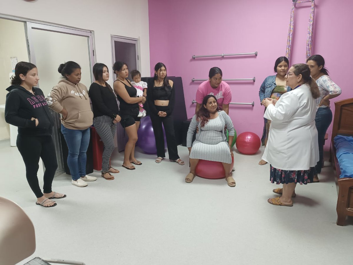 Salud_Guayas's tweet photo. #MSPEnTerritorio | En el centro de salud tipo C #SanFranciscoDeTenguel, embarazadas recorren las Unidades de Trabajo  de Parto y Recuperación (UTPR), donde personal del #Distrito09D04 de @Salud_Ec  socializa sobre el parto de libre posición. https://t.co/8nCePhapuW