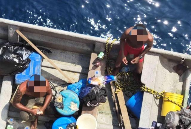 DiarioExtraEc's tweet photo. #EXTRAActualidad | Angustia en altamar: panameños pasaron 8 días a la deriva y están a salvo en Ecuador. 😦

Conoce aquí su historia 👉🏻 https://t.co/UNeDFgPidf https://t.co/OfnhUl5zNM