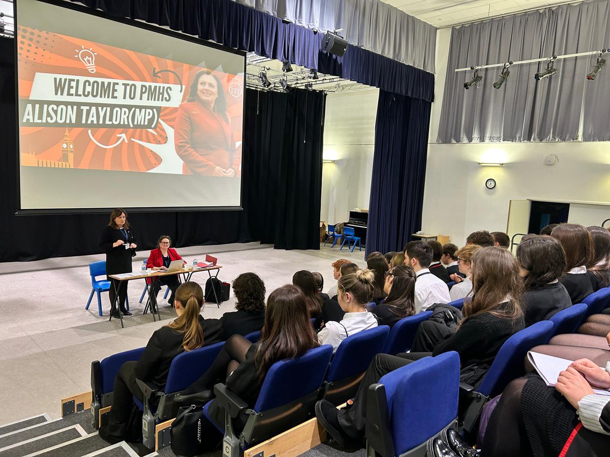 pmhshumanities's tweet photo. Just had a fantastic visit from our local MP @Alison_S_Taylor ! 🎉 She shared insights about her job and answered questions from around 110 Higher Politics and Higher Mods pupils. 🗳️ 🙌Huge thanks for the engaging session! @theparkmains #PoliticsInAction  #Modernstudies https://t.co/bNpbrTPnFh