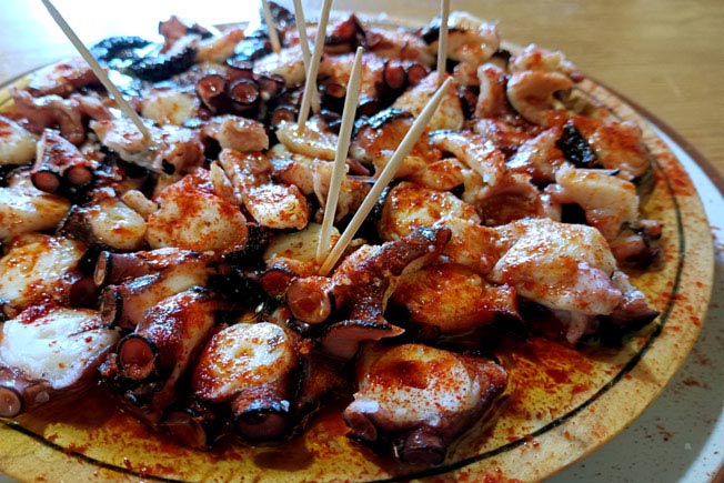 mariscosbomar's tweet photo. Auténtico #pulpogallego #pulpo @mariscosbomar #pescaderiagallegaadomicilio #pescaderiagallega #mariscogallegoonline #mariscada #mariscogallego #marisco #pescado #ribeira #Galicia https://t.co/9iMO1CvNOw