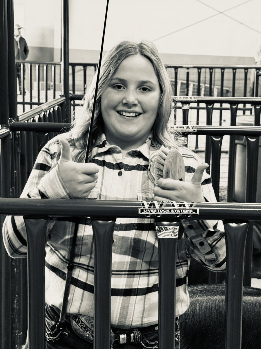 Ashley Farris tweet media