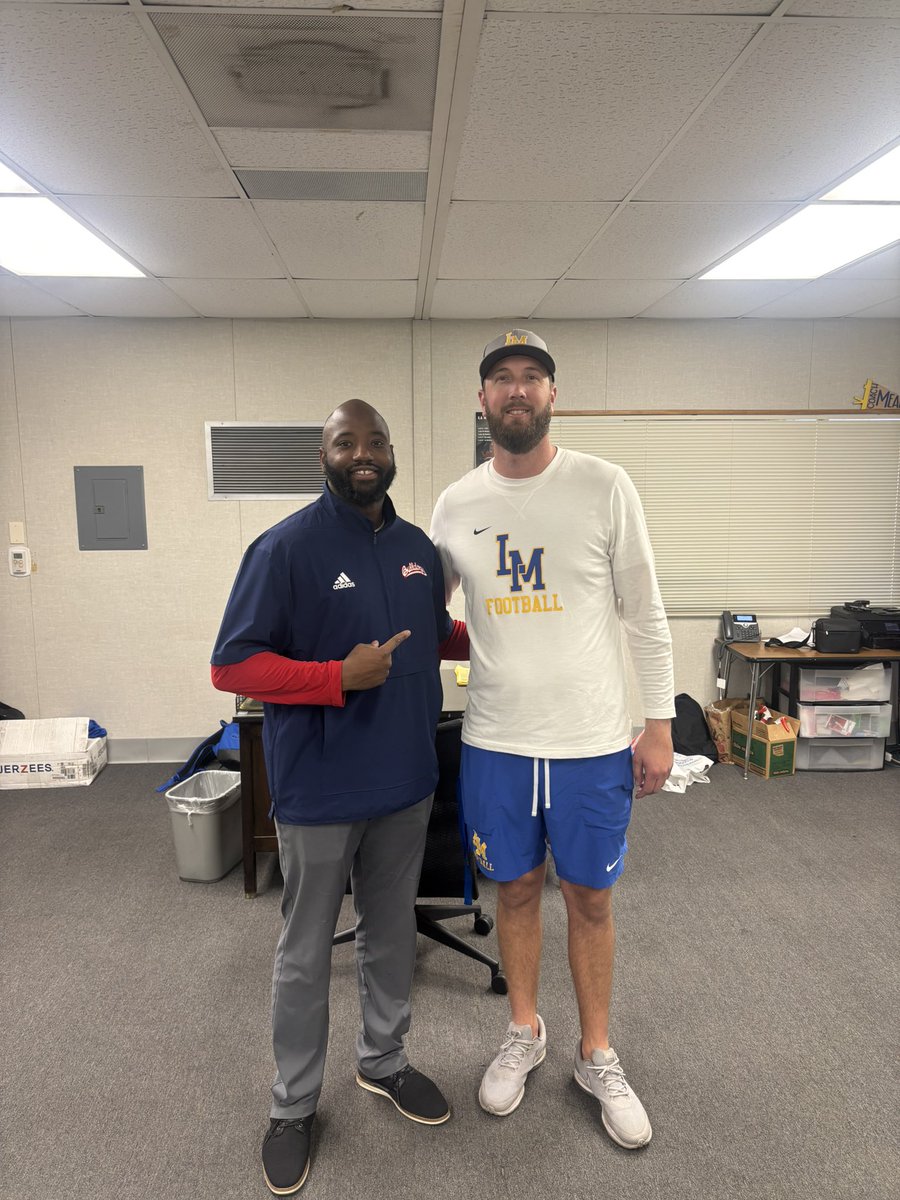 Pleasure having  <a href="/FresnoStateFB/">Fresno State Football</a>  <a href="/mhalloliver/">Marcus Hall-Oliver</a> stop by.

#LMfootball