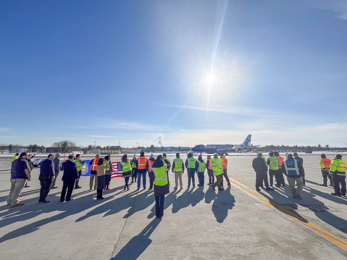 flymanchester's tweet photo. WELCOME, JETBLUE!! 💙✈️ Today, MHT welcomed long-awaited @JetBlue with a huge celebration. We couldn’t be more excited that JetBlue is at MHT! You can now fly nonstop from MHT to @FLLFlyer, @RSWAirport and @MCO. Who’s ready for their next adventure?! #FlyMHT https://t.co/45QXiULdXi