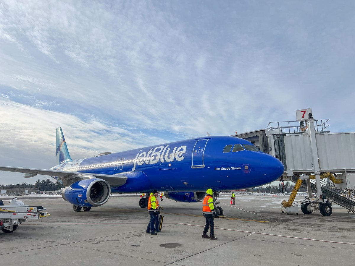 flymanchester's tweet photo. WELCOME, JETBLUE!! 💙✈️ Today, MHT welcomed long-awaited @JetBlue with a huge celebration. We couldn’t be more excited that JetBlue is at MHT! You can now fly nonstop from MHT to @FLLFlyer, @RSWAirport and @MCO. Who’s ready for their next adventure?! #FlyMHT https://t.co/45QXiULdXi