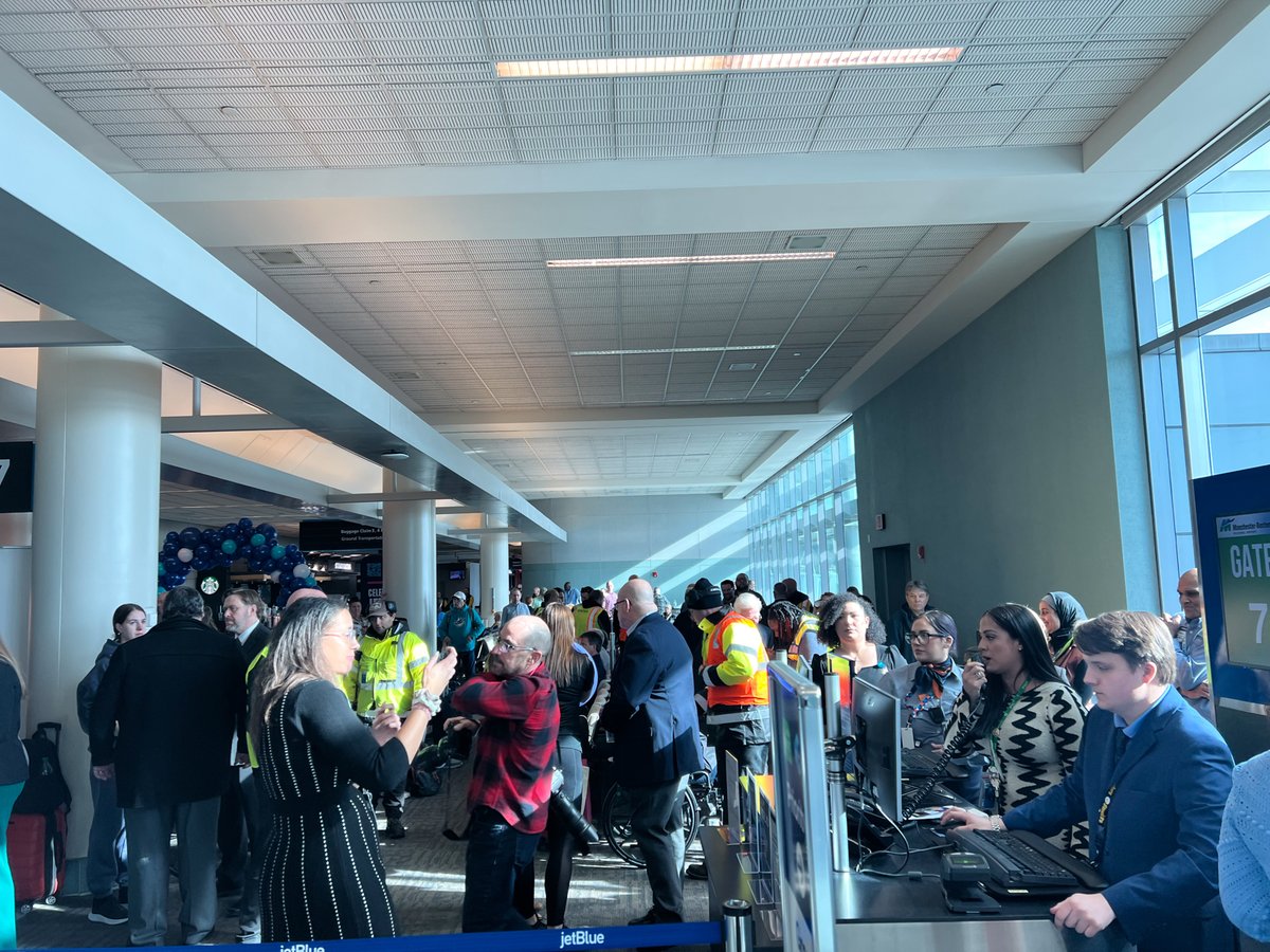 flymanchester's tweet photo. WELCOME, JETBLUE!! 💙✈️ Today, MHT welcomed long-awaited @JetBlue with a huge celebration. We couldn’t be more excited that JetBlue is at MHT! You can now fly nonstop from MHT to @FLLFlyer, @RSWAirport and @MCO. Who’s ready for their next adventure?! #FlyMHT https://t.co/45QXiULdXi