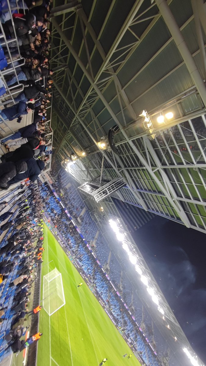 Dallinho1893's tweet photo. 10 Minuten nach Abpfiff ... Nur noch VfBler im Stadion.
Und da erst realisiert WIE viele Brustringträger dort waren. 
Bald 48h her, weiterhin großes 😍🤍❤️🤍🥹

#SLOVfB
#VfB
#StuttgartInternational https://t.co/vcYh8nJcQj