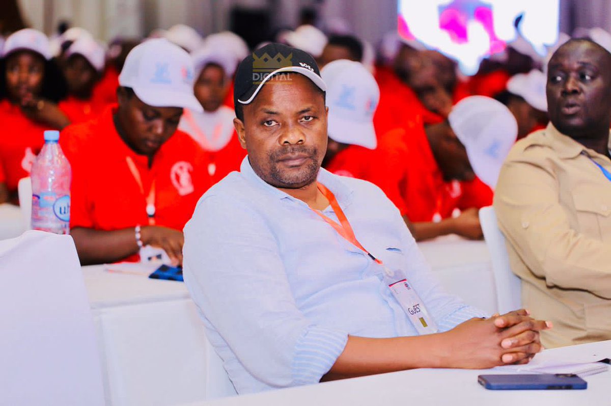 gidionalex31's tweet photo. Lema alitoka Arusha kuja ku"occupy" Dar na akafanikiwa kudhibiti wahuni wa Dar!  Arusha acheni kudanganywa na Makonda na Gambo! Lema ana Akili,maarifa,Taarifa &amp; mbunifu sana! CCM ikisimamisha wagombea wawili waungane ( KondaGambo) Arusha mjini Bado hawawezi kumshinda Lema https://t.co/OeqxrBrf46