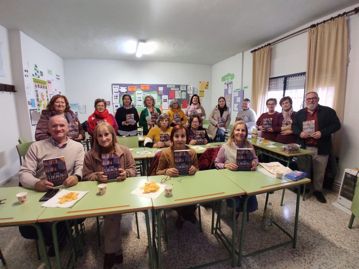 _RafaValdivia's tweet photo. #lectores del Taller de Novela Histórica del Centro de Educación Permanente “Arcipreste de Hita” de Alcalá la Real con mi novela “Los libros del maestro”… ¡Espero que os guste! 😍����
#LosLibrosdelMaestro #Books #ClubdeLectura #Leer #Escritores https://t.co/2bYIxCfNZz