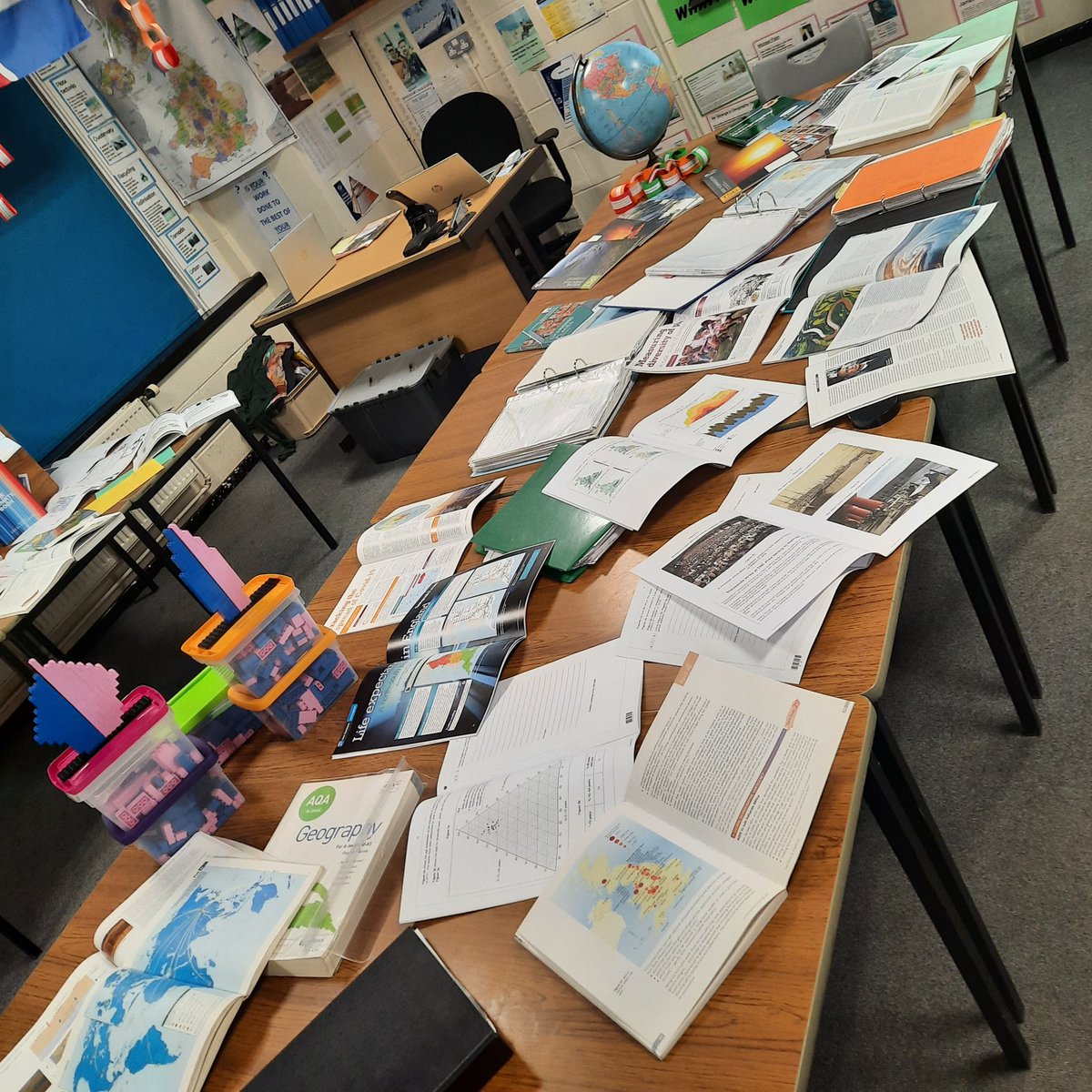 WFS_Geography's tweet photo. Its Sixth Form Open Evening at @William_Farr - the Geographers are ready to welcome new students to the best subject going. So proud of the #WFSyear12 and #WFSyear13 who spoke so well about our subject https://t.co/PXFAnixdzu