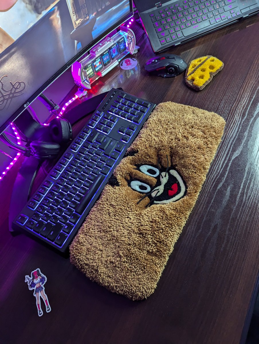 DAFTPINKARTIST's tweet photo. Shaggy Jerry Rug 🐭 https://t.co/e2wh0KjGgJ