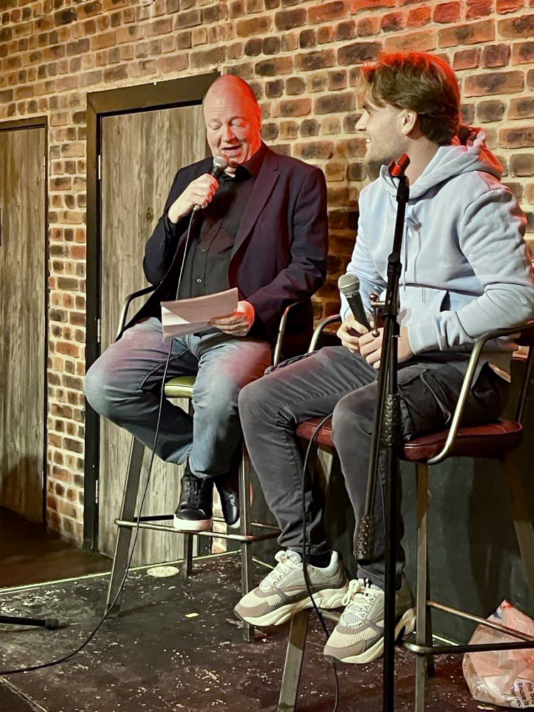 4_oiseaux's tweet image. #ForeverFriendsofUganda owes enormous thanks to Fraser Horsfall, Lewis Bate and Steve Bellis for a great evening at Bask.
The atmosphere was electric as County fans filled the bar. Thank you all. I was blown away by your amazing generosity towards our charity.
#stockportcounty