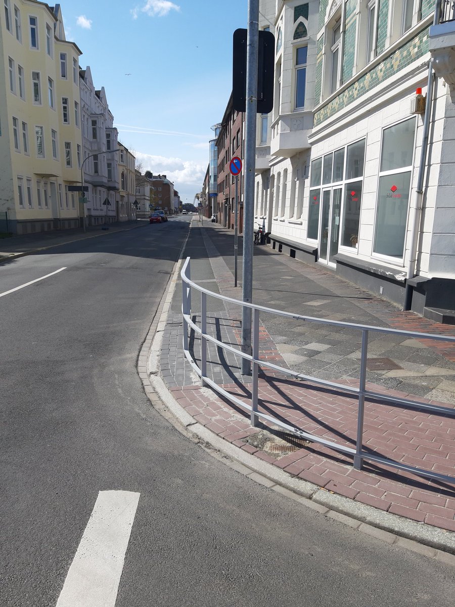 radfahrfriese's tweet photo. @LamimaGC @mainz_de So sieht es auf der anderen Straßenseite aus. https://t.co/hTcnM2uhCp