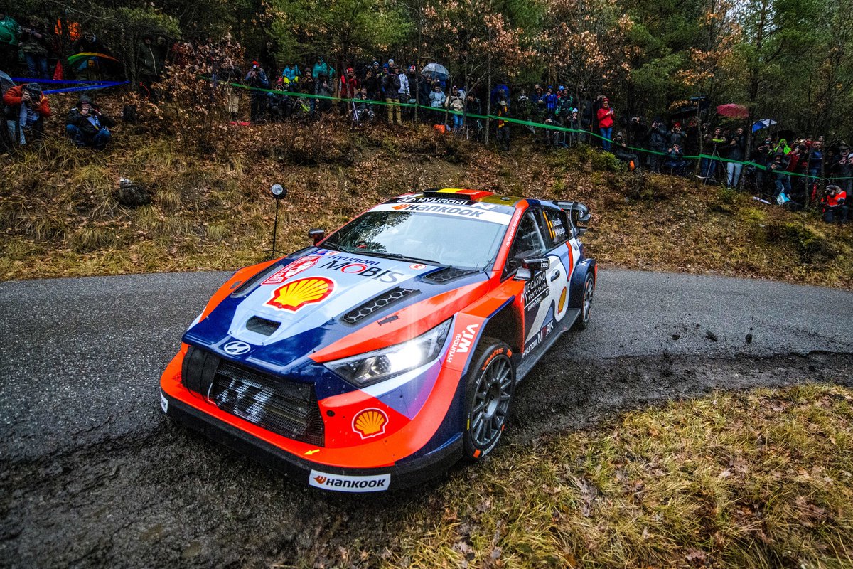 redbullmotors's tweet photo. Back for the first round of the 2025 #WRC season!  

Defending champion Neuville leads overnight as Ogier’s SS3 mistake cost him the top spot.  

🥇 Thierry Neuville 
🥈 Elfyn Evans +2.0 
🥉 Sébastien Ogier +12.8 
4️⃣ Ott Tänak +27.0 
5️⃣ Adrien Fourmaux +30.0

#RallyeMonteCarlo 🇲🇨 https://t.co/xhmhmhVYQQ