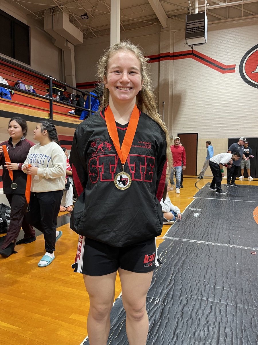 LCP family, we need your votes! Our very own LCHS senior Zoe Bennett is in the running for Sports Illustrated TEXAS HIGH SCHOOL ATHLETE OF THE WEEK! Show your support for Zoe at si.com/high-school/te…!