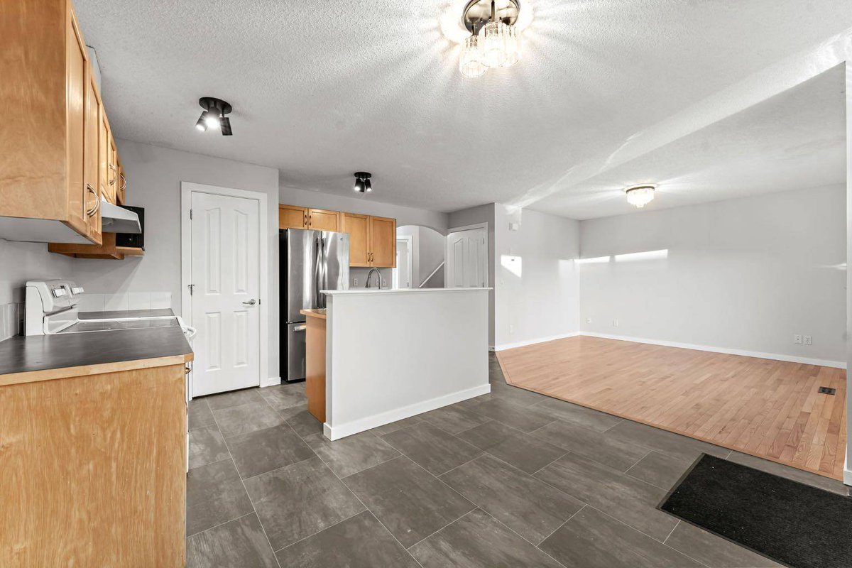 RyanParry's tweet image. Listing Address: 110 Cimarron Meadows WAY, Okotoks, AB T1S 1W1
Listing Price: $525,000
Schedule a showing and request more information here: ryanparry.com/d8rb4zjl