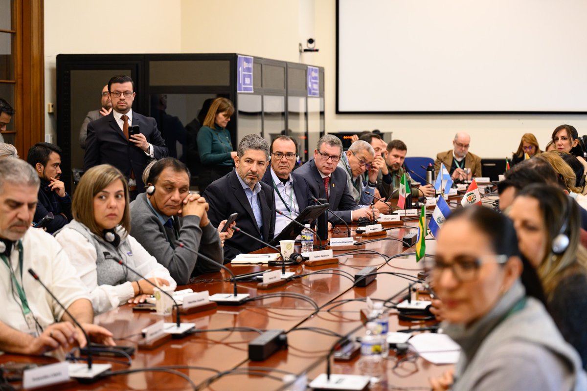 Almagro_OEA2015's tweet photo. Fue un placer participar, junto con Ministros de Educación y Secretarios de Educación a nivel subnacional de 8 países de América Latina del 3er encuentro anual de Comunidad Araucaria en Washington D.C. Este evento, coordinado por @FundacionVarkey, reúne a líderes educativos de toda América Latina para abordar desafíos compartidos y promover la transformación educativa.