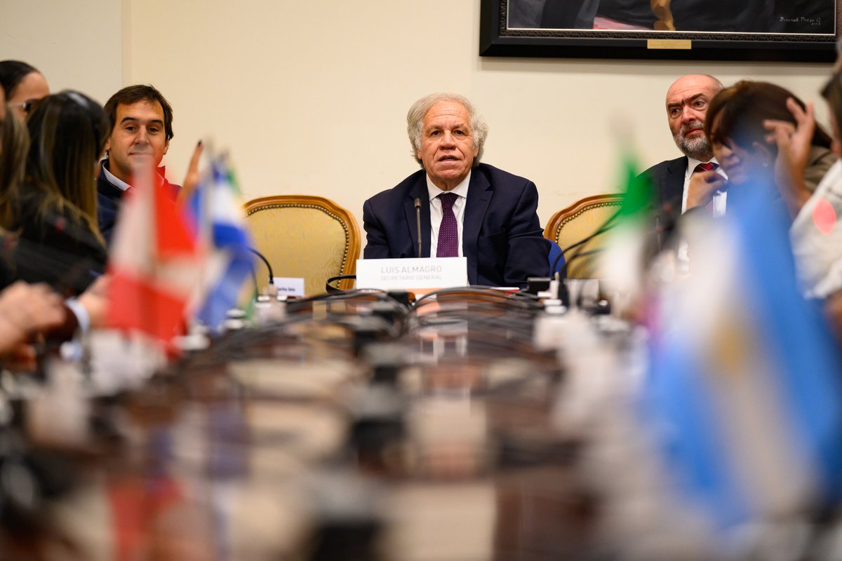 Almagro_OEA2015's tweet photo. Fue un placer participar, junto con Ministros de Educación y Secretarios de Educación a nivel subnacional de 8 países de América Latina del 3er encuentro anual de Comunidad Araucaria en Washington D.C. Este evento, coordinado por @FundacionVarkey, reúne a líderes educativos de toda América Latina para abordar desafíos compartidos y promover la transformación educativa.