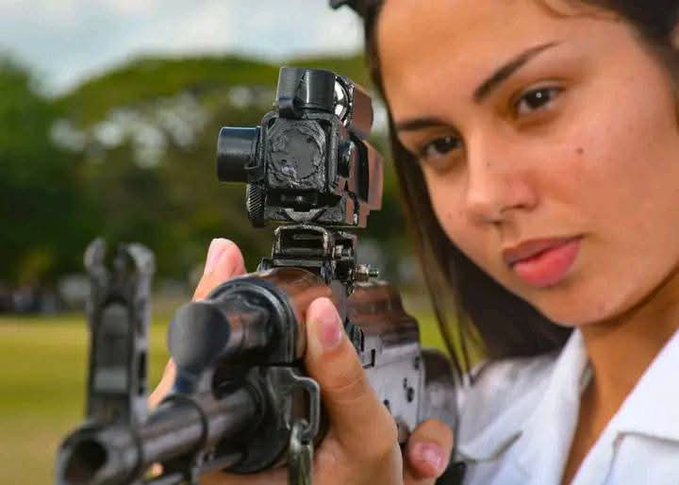 aparicio116251's tweet photo. #Cuba 🇨🇺 donde luchan los hombres y también las mujeres. #CubaVencerá https://t.co/44dswgw61H