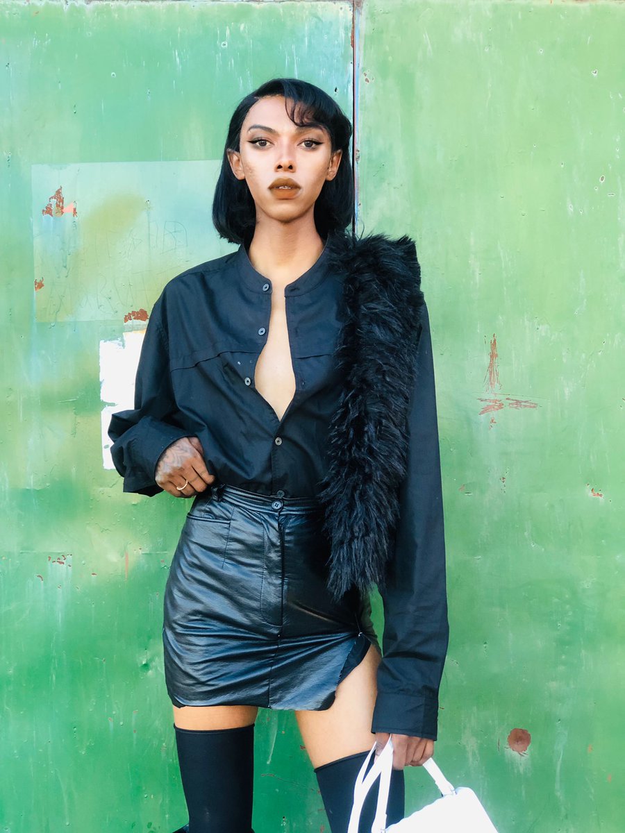 Fenty_GaGa's tweet photo. Black is me🥰 I’m black🔥 https://t.co/74f5qLo5E6