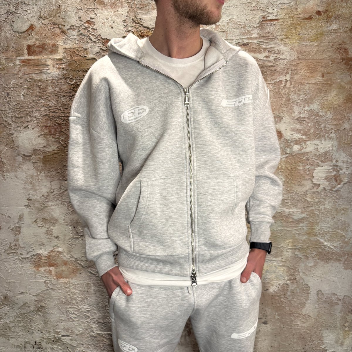 Have2Have072's tweet photo. #Equalité ⚡️⚡️#better #together #oversized #zip #hoodie #grey #logo #original #streetphotography #mensfashion #fashionaddict #streetwear #menstyle #instafashion #bloggers #mode #shop ➡️ https://t.co/kWaFkS0Kym #have2have #alkmaar #fashionstore #azalkmaar #wintervolliefde https://t.co/Lm4dHCeryr