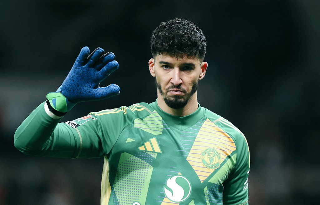 Retweet if you think Altay Bayindir should be united's first choice goal keeper.