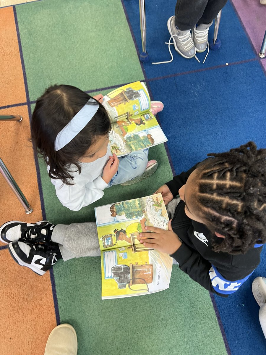 Ms_Ferri_'s tweet photo. Kindergarten loves partner reading! #belonggrowsucceed @SolleyAACPS @AacpSeril https://t.co/PgTkPxQSar