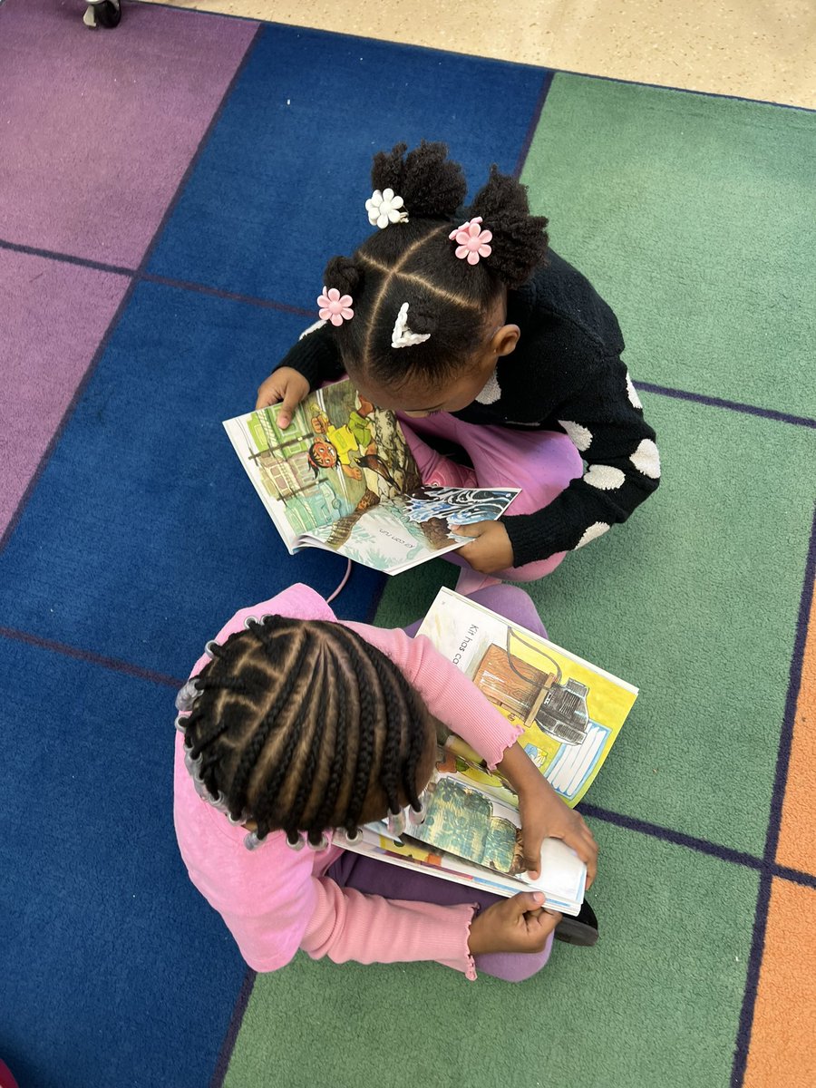Ms_Ferri_'s tweet photo. Kindergarten loves partner reading! #belonggrowsucceed @SolleyAACPS @AacpSeril https://t.co/PgTkPxQSar
