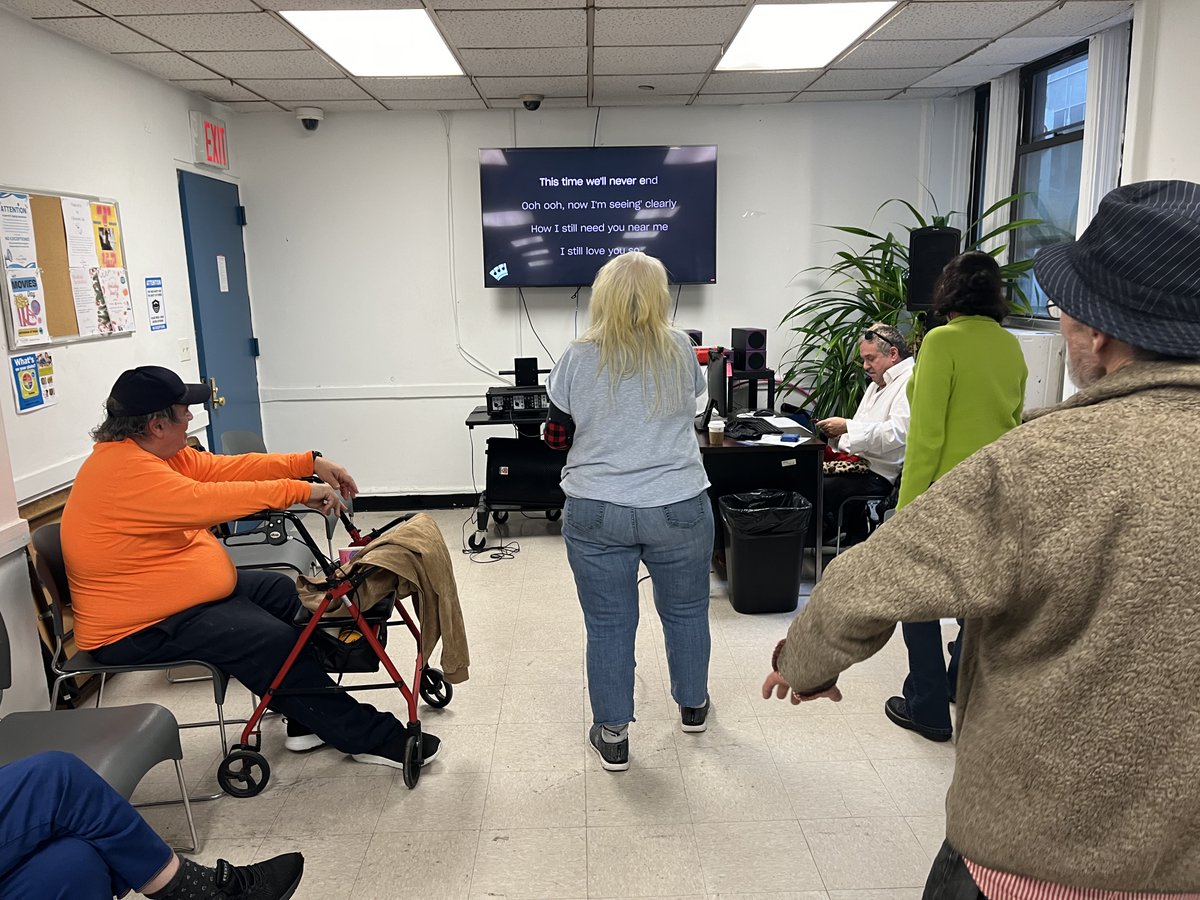 ProjectFIND_NYC's tweet image. 🎤🎶 Throwback to unforgettable karaoke nights at the Woodstock Hotel OAC! 🌟 Older adults showcasing their vocal talents and having a blast🥳 These moments are proudly brought to you by Project FIND, where enriching lives is always center stage!
