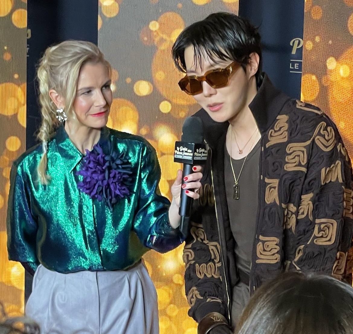 btschartsxdaily's tweet photo. #JHOPE at the Red Carpet! 🇫🇷

LE PRINCE J-HOPE AU GALA 
J-HOPE AT LE GALA DES PIÈCES JAUNES 
#jhope_at_GalaDesPiècesJaunes https://t.co/rNHX3W0RWi