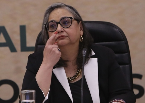 Al fin se le pondrá un alto a quienes se sienten todo poderosos.

La Presidenta del <a href="/TEPJF_informa/">Tribunal Electoral del PJF</a>, Mónica Soto, anunció que denunciarán ante FGR al juez INCOMPETENTE que concedió el amparo para suspender elección judicial.

"Nunca se había dado el caso de que una autoridad