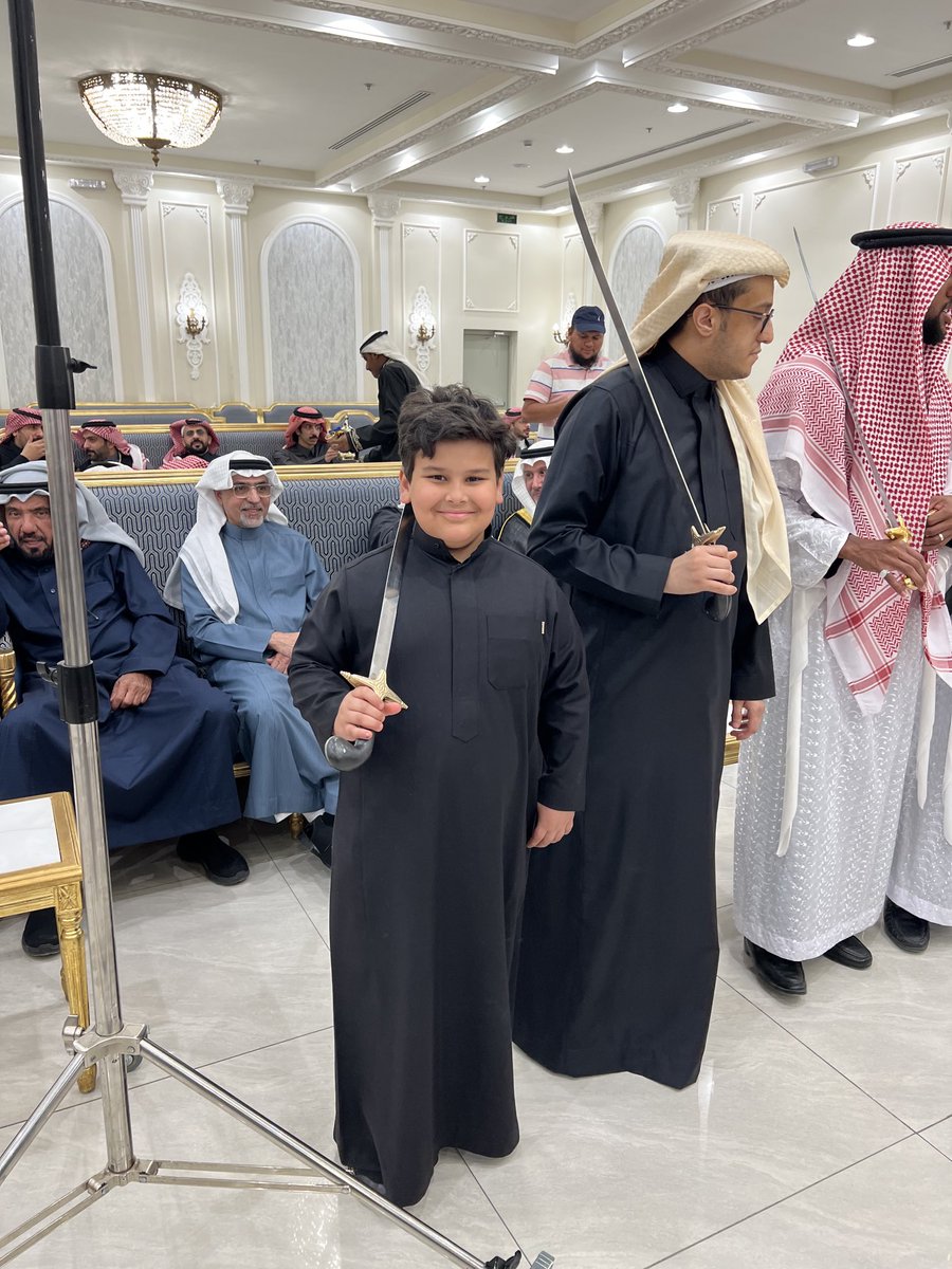hmakhafa's tweet photo. تميم محمد عيسى مخافة.     يؤدي العرضة في حفل زواج الأبن / عبدالرحمن فؤاد المارديني . https://t.co/0Qo6IJTWT2