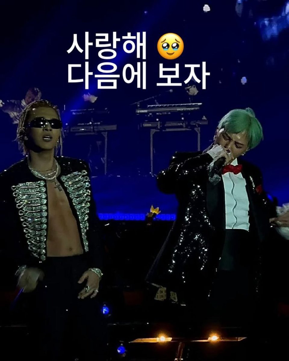 juyonggie's tweet photo. TAEYANG NU SEM ROUPA PELADO E GDRABON DE CABELO COLORIDO COM CORTE QUÍMICO 

ESSA É A VISÃO DA RESSURREIÇÃO DO KPOP https://t.co/193vX7sa00