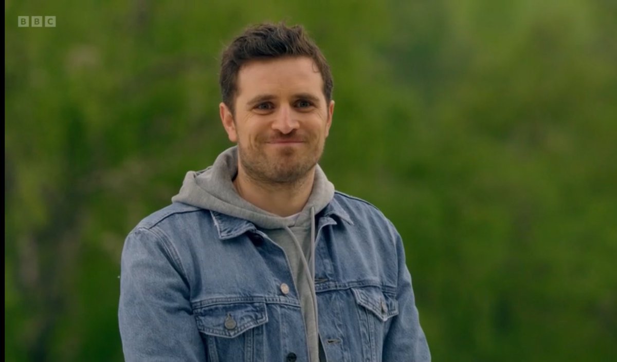 Alexander giving his coins to Frankie cements him as the most gorgeous human. So clever, so forward thinking, but also so kind to Frankie. My king 👑 #TheTraitors #TheTraitorsUK