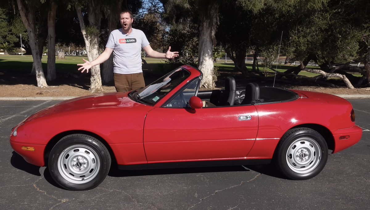 Nice to see <a href="/DougDeMuro/">Doug DeMuro</a> paying respect to a ‘Sports Car Icon’ in his latest review - The NA Mazda MX-5 Miata
youtu.be/NN_S6TgM5Gw