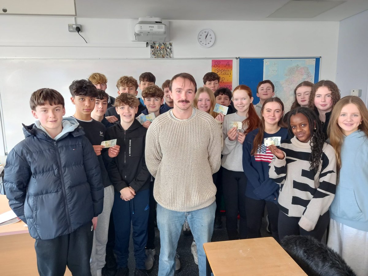 Col_Iognaid_SJ's tweet image. Fundraising Efforts:

The 6th Year #Sleepout for ⁦@COPEGalway⁩ raised a new school record of €17,952. 

Thank you to everyone who donated and to the 6th Years who braved the elements!

2nd Years also raised €570 for ⁦@JesuitRefugee⁩ 

#PeopleForOthers